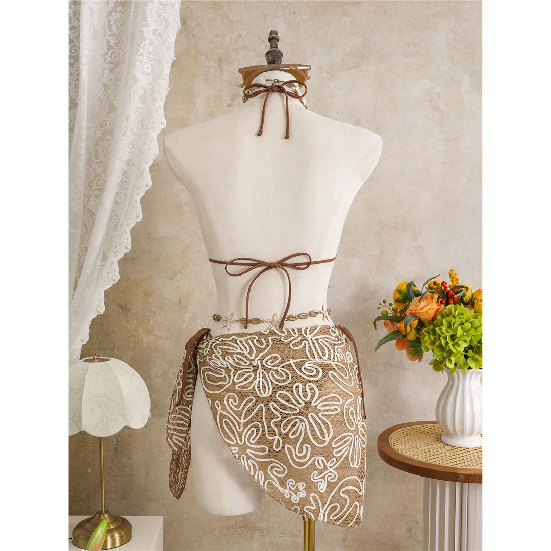 Mit Sarong-Halterneck-Bikini, bedruckter Bikini, Damen-Badebekleidung, dreiteiliges Bikini-Set, gepolsterter Badeanzug, Badebekleidung, Badeanzug, Modell V8073. – Detail 3