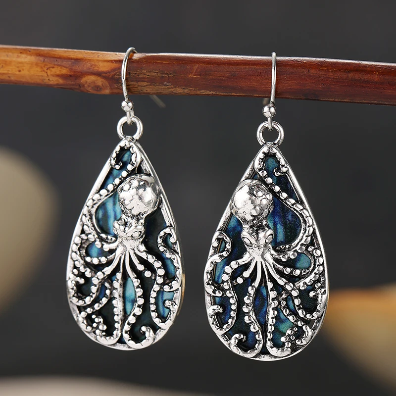 Vintage Gothic Style Octopus Cameo Abalone Shell Textured Dangle Earrings for Women Elegant Personality Banquet Vacation Jewelry