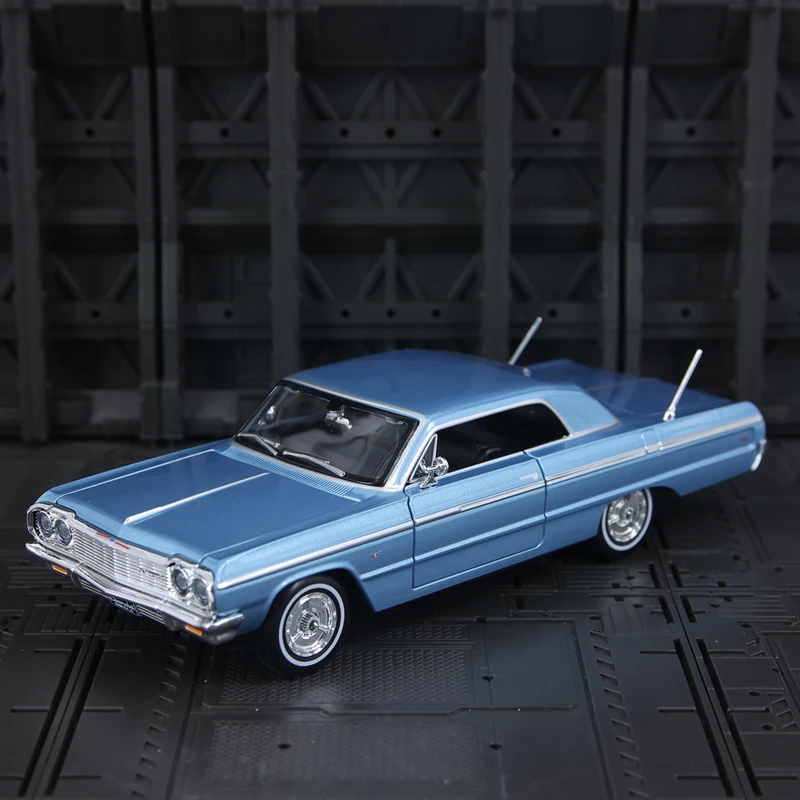 Maisto 1:26 simulatie 1964 Chevrolet Impala SS legering automodel ornament collectie, deuren en kap kan worden geopend