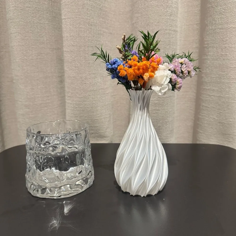 Cute 3D Printed Decorative Vase Simple White Color Mini Flower Vases Desktop Ornament Spiral Vase Indoor Use
