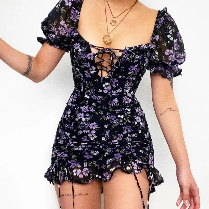Damenkleidung, Schnürkleid mit Quadratischem Ausschnitt und Kurzen Ärmeln, Rückenfreies Kleid, Frühjahr 2026 Neuheiten, Modetrend