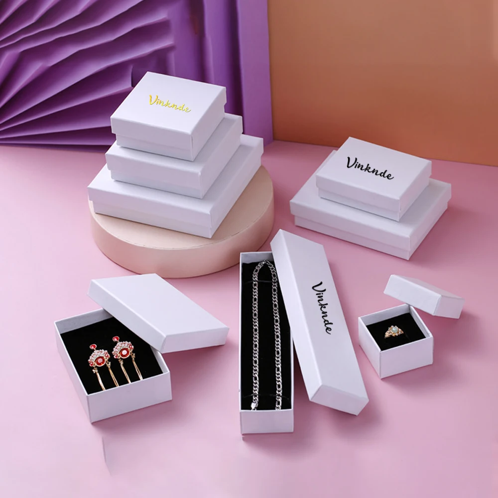 

50 шт. роскошные белые ювелирные изделия, подарочная упаковка, бумажная коробка, кольцо, серьги, ожерелье, кулон, шпильки, браслет, органайзер, чехол с индивидуальным логотипом