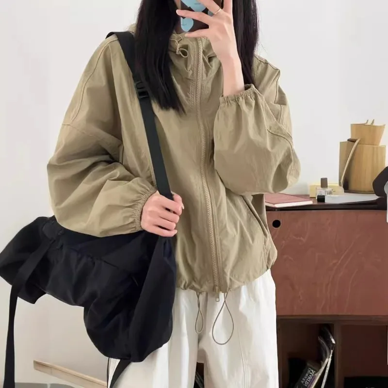 

2025 Khaki Short Mountaineering Jacket Jacket Women's Thin Windproof Cargo Jacket Sports Top Tide