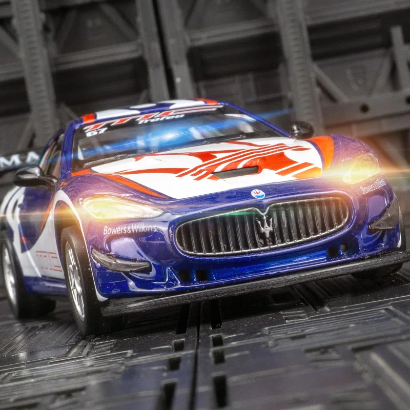 1/32 Maserati MC GT4 coche de carreras de aleación modelo de juguete puertas de Metal fundido a presión vehículos abiertos modelos sonido luz colección regalos para niños