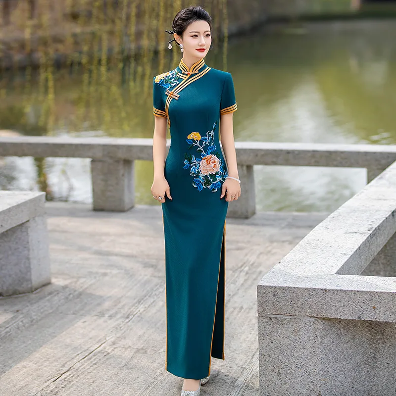 

2024 new long cheongsam slim and thin Chinese mother dress banquet performance dress