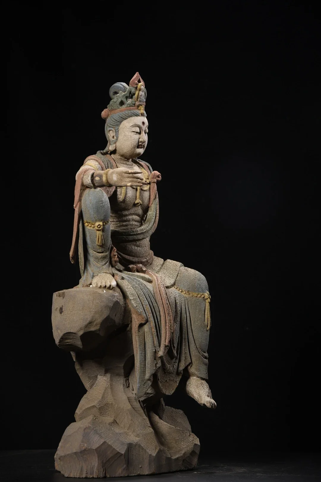 

25"Tibetan Temple Collection Old Wood Carving Painted Water Moon Free Guanyin Bodhisattva Sitting Buddha Worship Hall Town house