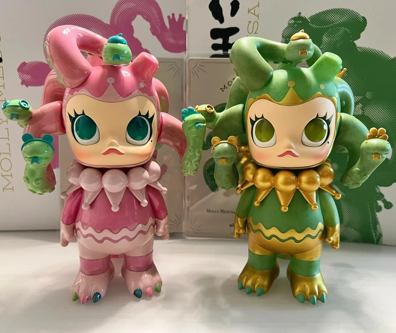 

POP MART X Silent Trick Molly Medusa Crimson Ver и Green Series, высота: 20 см, коллекционная аниме-фигурка, настольная игрушка, подарок на день рождения