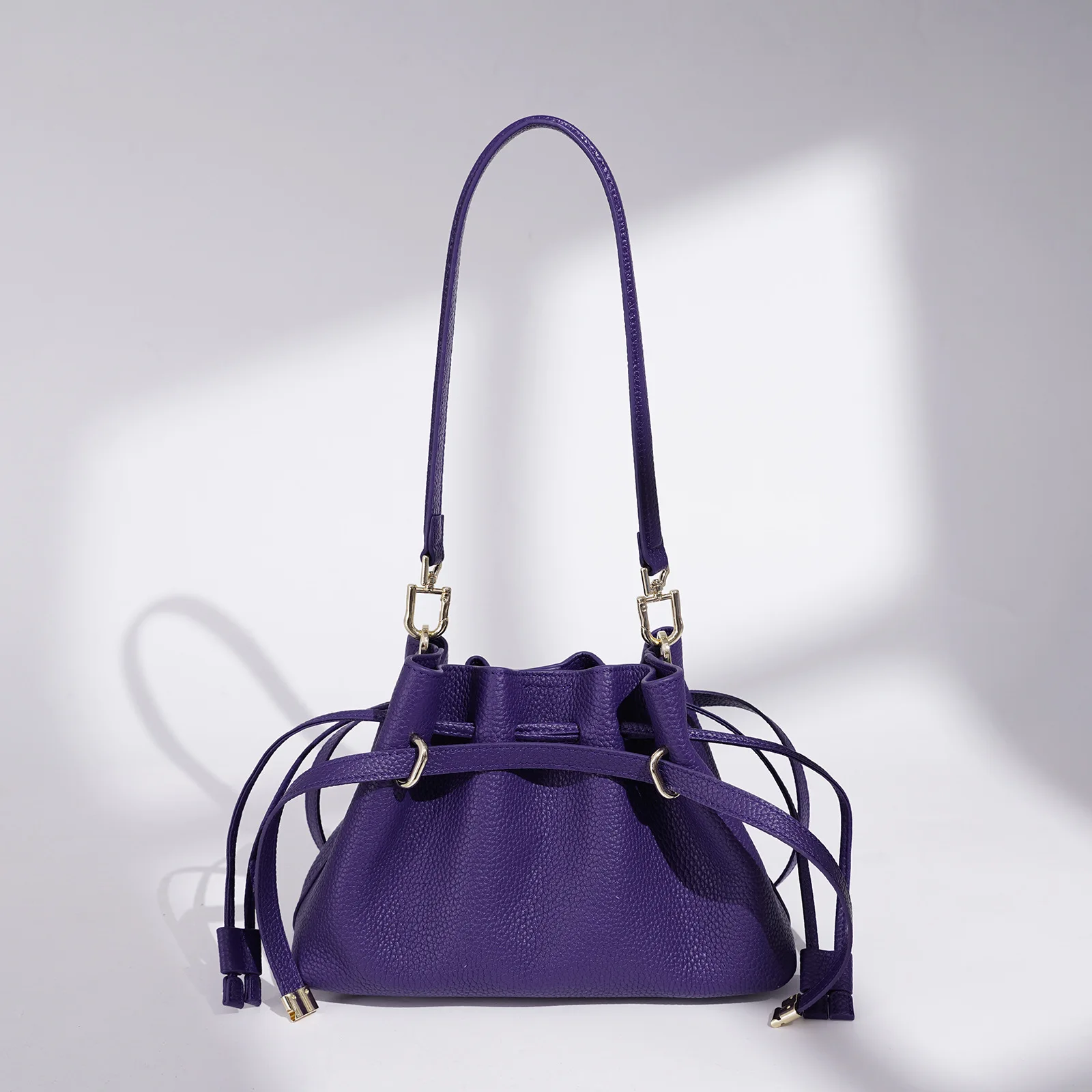 

2026 New High End Women Shoulder Bag Classic Niche Style All Match Crossbody Bag Exquisite Drawstring Lucky Bag Design