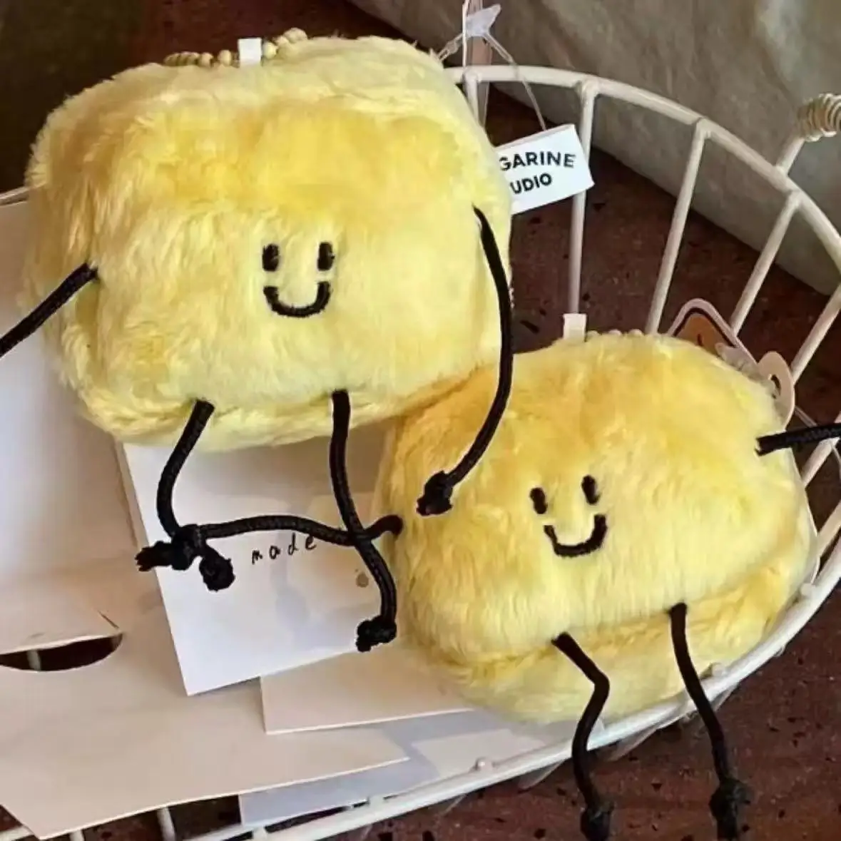 Ciondolo con figurine di burro di cartone animato Borsa in morbida pelle Simpatico portachiavi in peluche Zaino Accessori per bambole Regalo