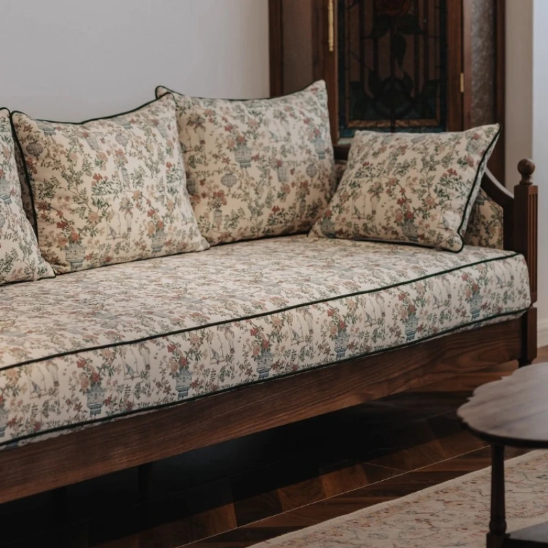 โซฟาไม้เนื้อแข็งลายดอกไม้และนก สไตล์เรโทร สำหรับสามที่นั่ง หุ้มผ้า สีดำวอลนัท เหมาะสำหรับอพาร์ทเมนต์ขนาดเล็ก เฟอร์นิเจอร์ห้องนั่งเล่นสไตล์นอร์ดิก