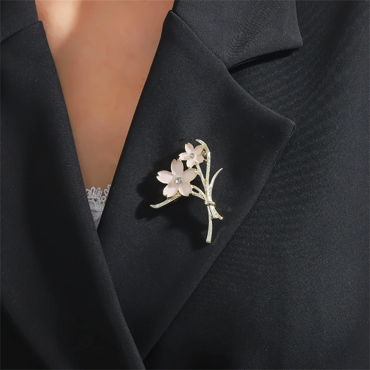 1Pc Creative Exquisite Flower Brooch Elegant Romantic Pin Magnificent Luxury Jewelry Accessories Suit Cheongsam Decoration Gift