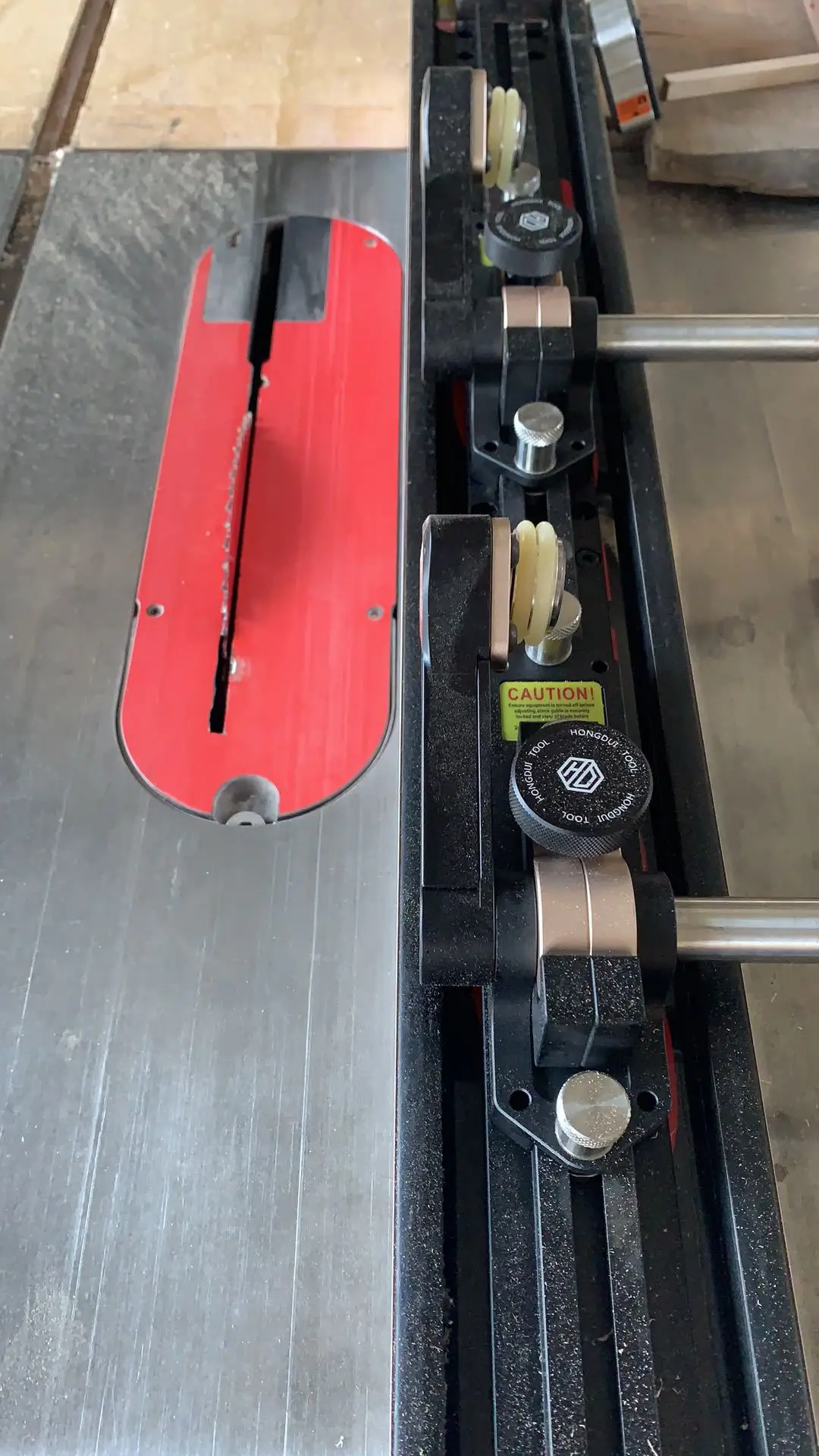Multi Functional Table Saw Pressure Wheel Feeder Woodworking Milling Machine Guide Stable Feeding Safety Auxiliary Fixture