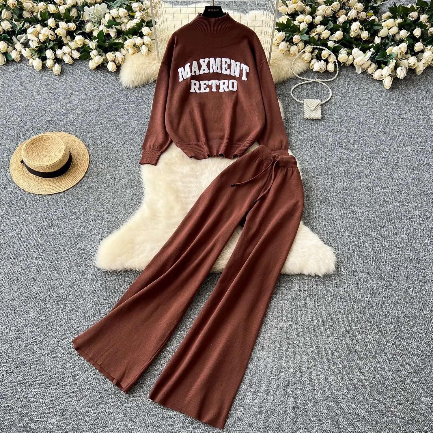 Set di pantaloni lavorati a maglia da donna in due pezzi Set di abbinamento solido Ricamo Collo a lupetto Pullover Maglione con coulisse Pantaloni a gamba larga 2025 Autunno