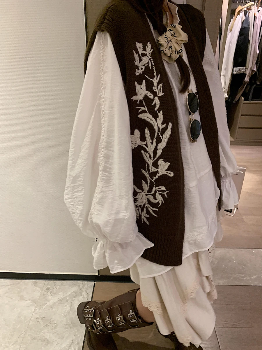 Embroidered Loose V… - image