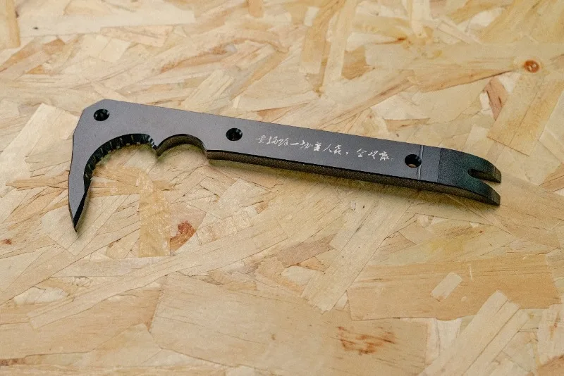 Tactical Emergency Demolition Tools; Tactical Emergency Self-defense Pry Bar