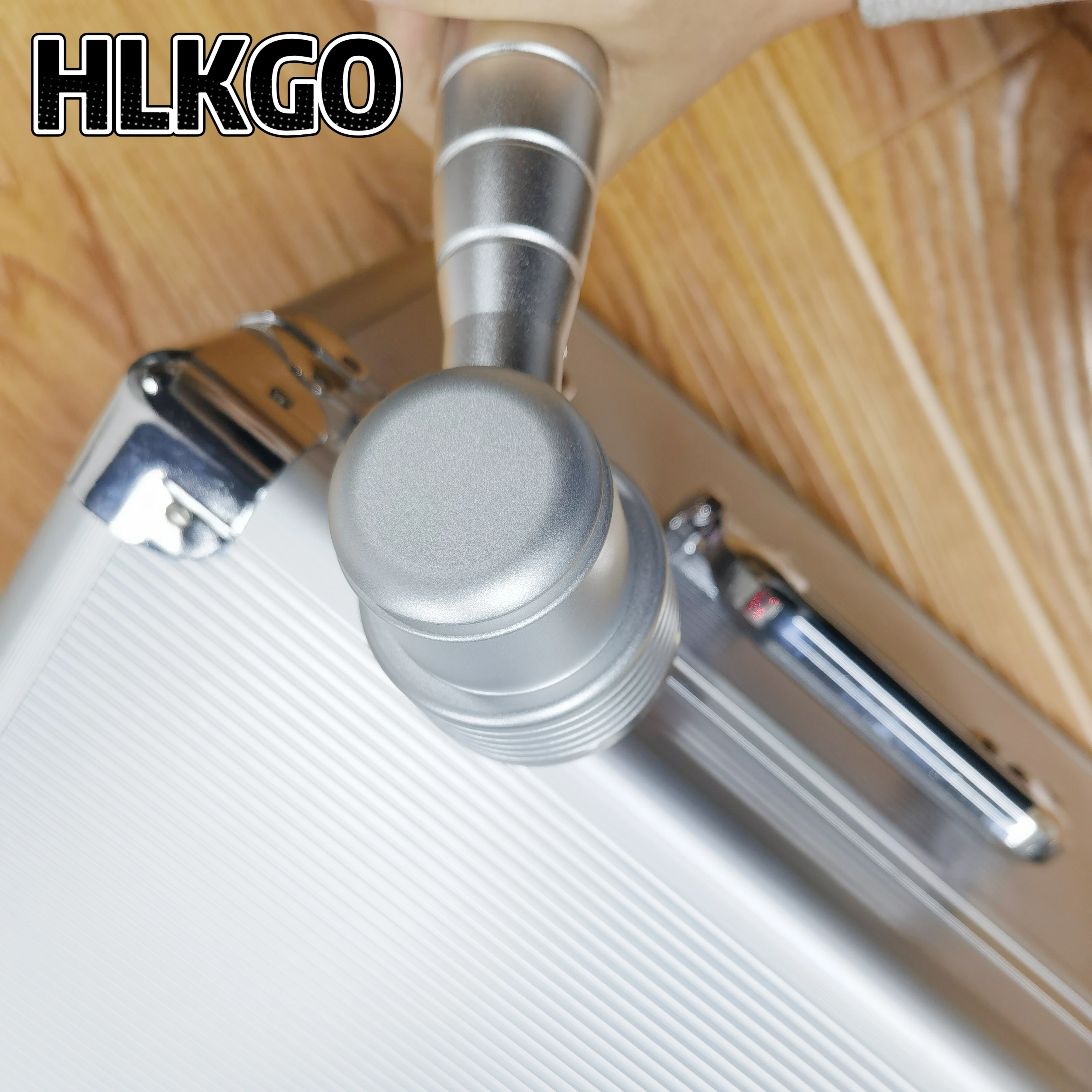 

Лазерная терапевтическая ручка HLKGO 1055 МВт, двойная длина волны 808 нм 650 нм для облегчения боли и реабилитации глубоких тканей