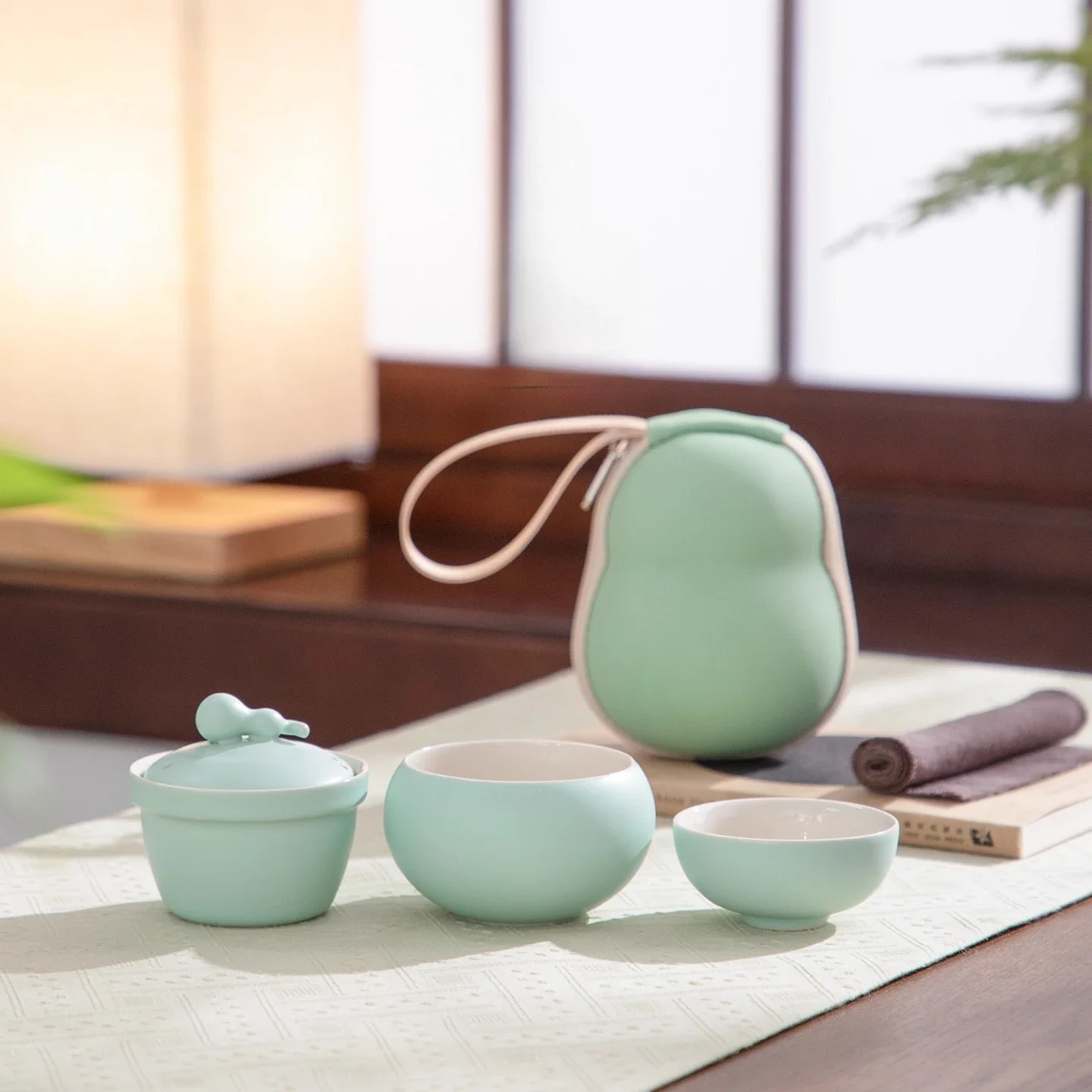 Chinese Style Creative One Pot Two Cups Travel Kung Fu Tea Set Portable Outdoor Camping Tea Brewing Pot