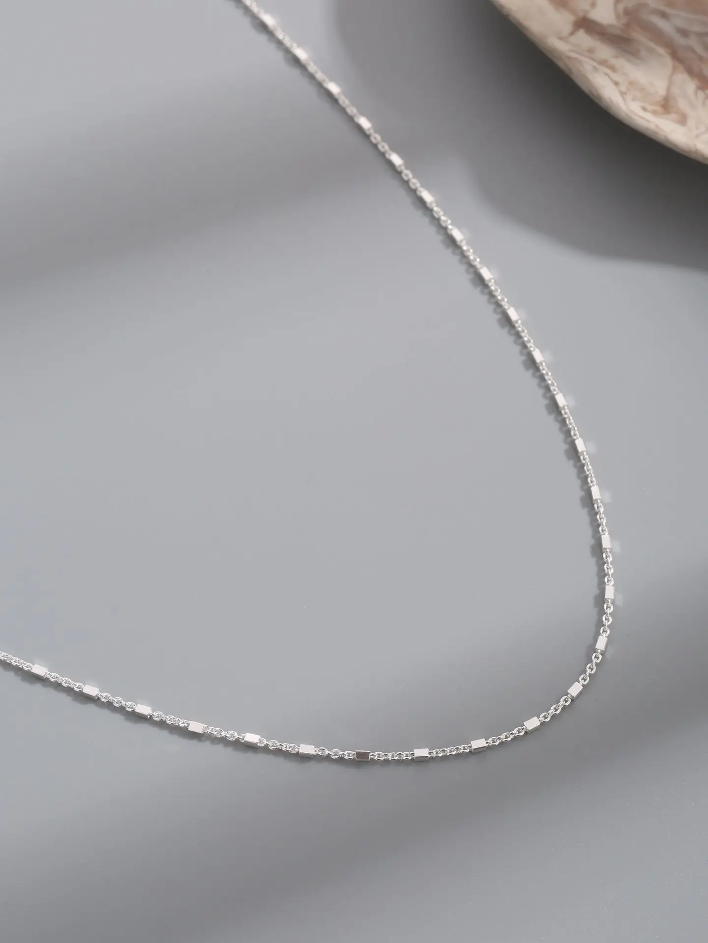 Minimalist Sterling 925 Silver Glittering Necklace with Simple Design for Women's Daily Wearing or as a Gift