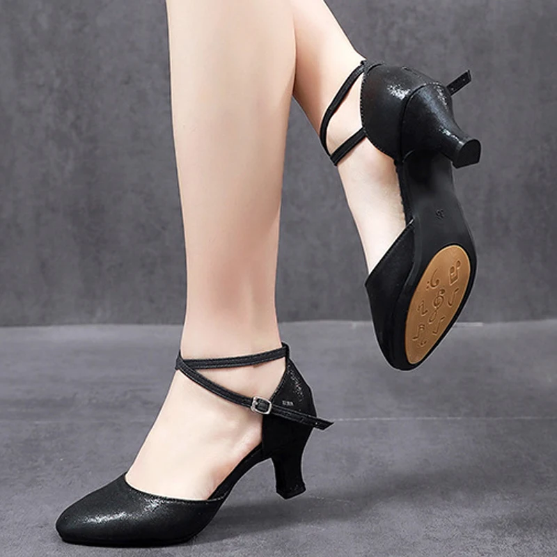 Women Standard Shoes Pearlescent Ladies Ballroom Dance Shoes Closed Toe Salsa Shoes Rubber Soft Outsole Modern Dance Low Heel