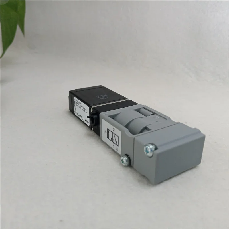 2025.4 Немецкий электромагнитный клапан Powerleader Burkert6526 C 6.0 0000 PN2-10bar 110-120V AC/D