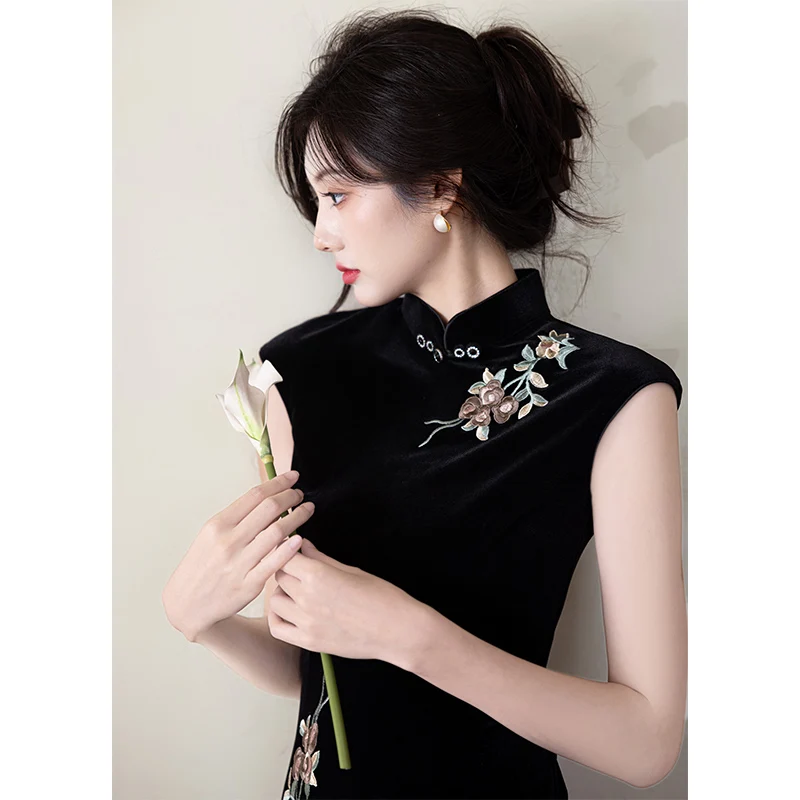 

Элегантное черное бархатное платье с вышивкой для женщин, повседневное, в стиле ретро, приталенное, с низким разрезом, без рукавов, весенняя коллекция