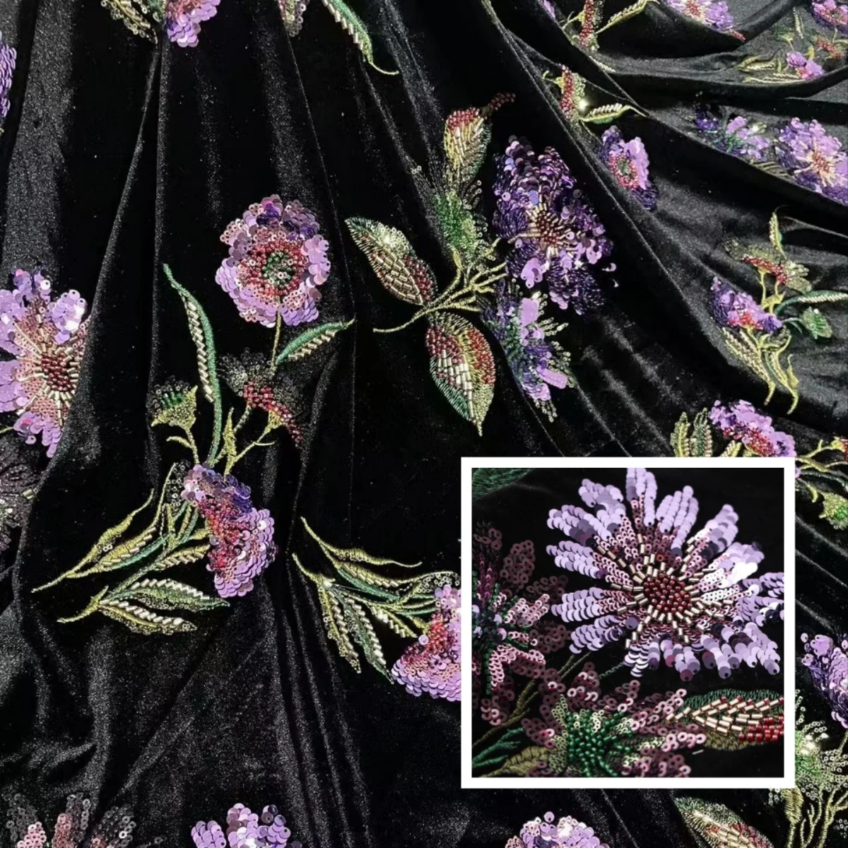 Zachte fluwelen zwarte achtergrond paarse kralen borduurstof retro elegante bloemen cheongsam jas geborduurde stof