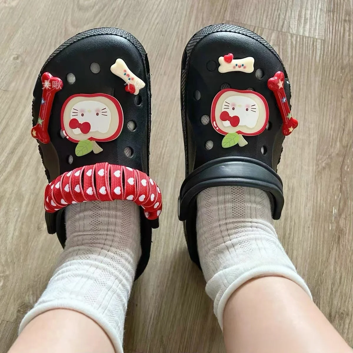 Miniso Hello Kitty Cartoon Shoe Charms Set  Love Strap Hole Shoes Buckle Red Small Bone Removable Shoe Buckle Diy Shoe Accessori