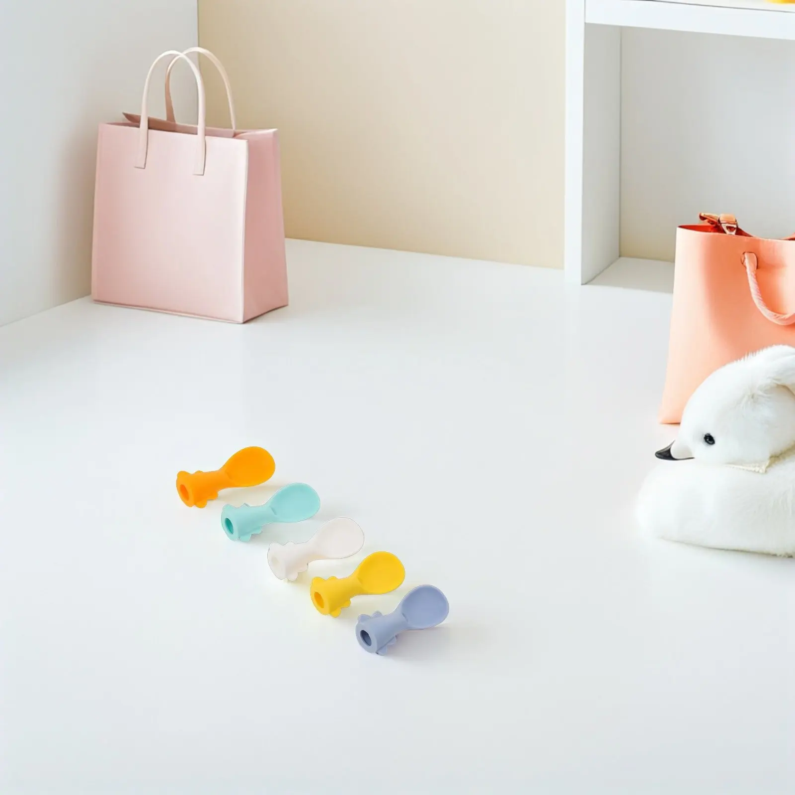 kit-com-5-colheres-universais-para-bebes-com-estojo-organizador-de-talheres-de-viagem-a-prova-de-vazamento-utensilios-de-alimentacao-em-silicone-colheres-para-dispensar-alimentos