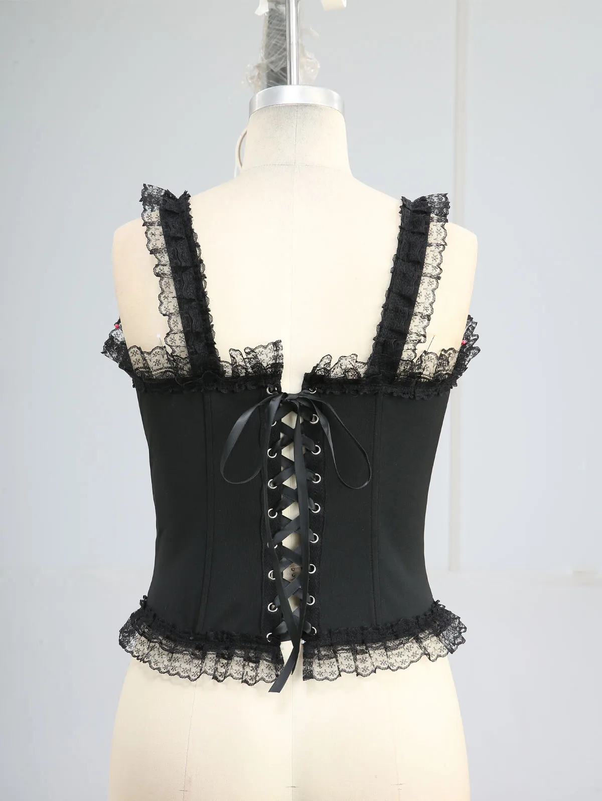 เสื้อครอปท็อปทรงคอร์เซ็ทแบบผูกเชือก แต่งลูกไม้ลายดอกไม้ ระบายลูกไม้ สีดำ สไตล์ลำลอง แบบเต็มคัพ ปิดด้านหลัง ยี่ห้อ ROSEGAL ไซส์พลัส