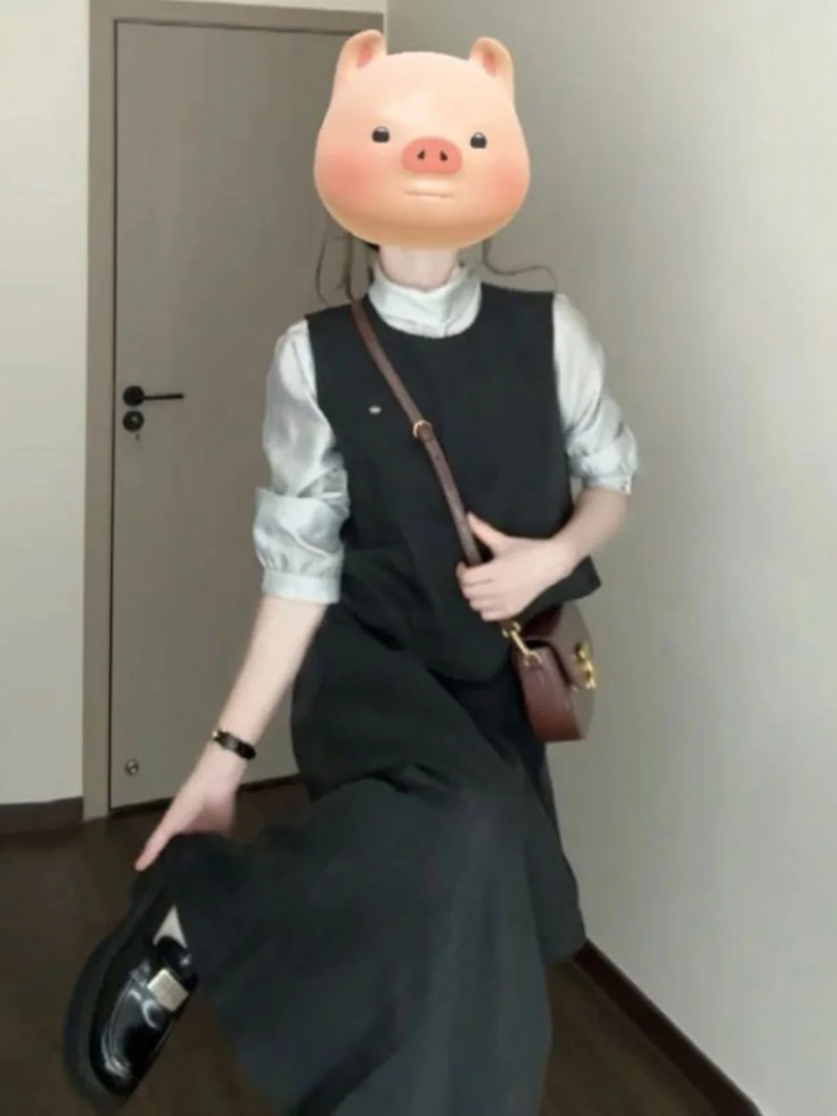 

Elegant Cotton Long Sleeve Shirt Vest Skirt Three Piece Set for Young Women in Their 20s Winter Season Fashionable Ensemble