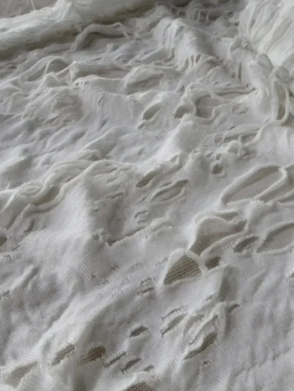 

Двухслойная перфорированная трикотажная композитная ткань, креативная дизайнерская модная одежда для куртки, юбки, ткань для шитья своими руками