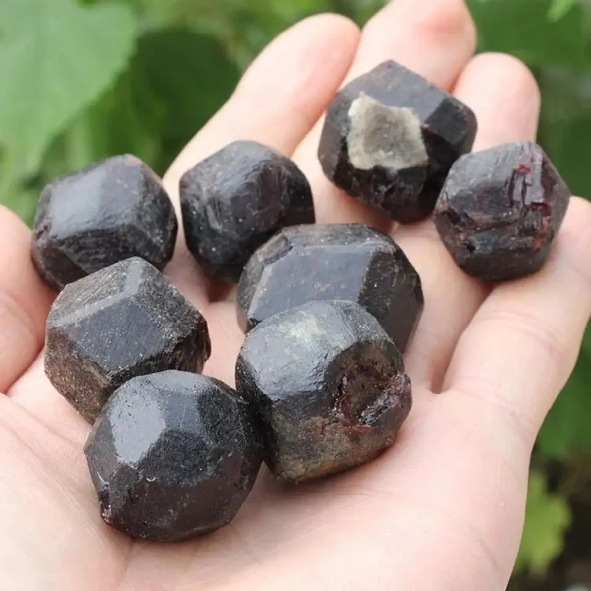 Shuiyu Binghao Natural Garnet Raw Stone Play Ore Standard Raw Material DIY 12 Hedral Raw Ore Handle Piece 100G