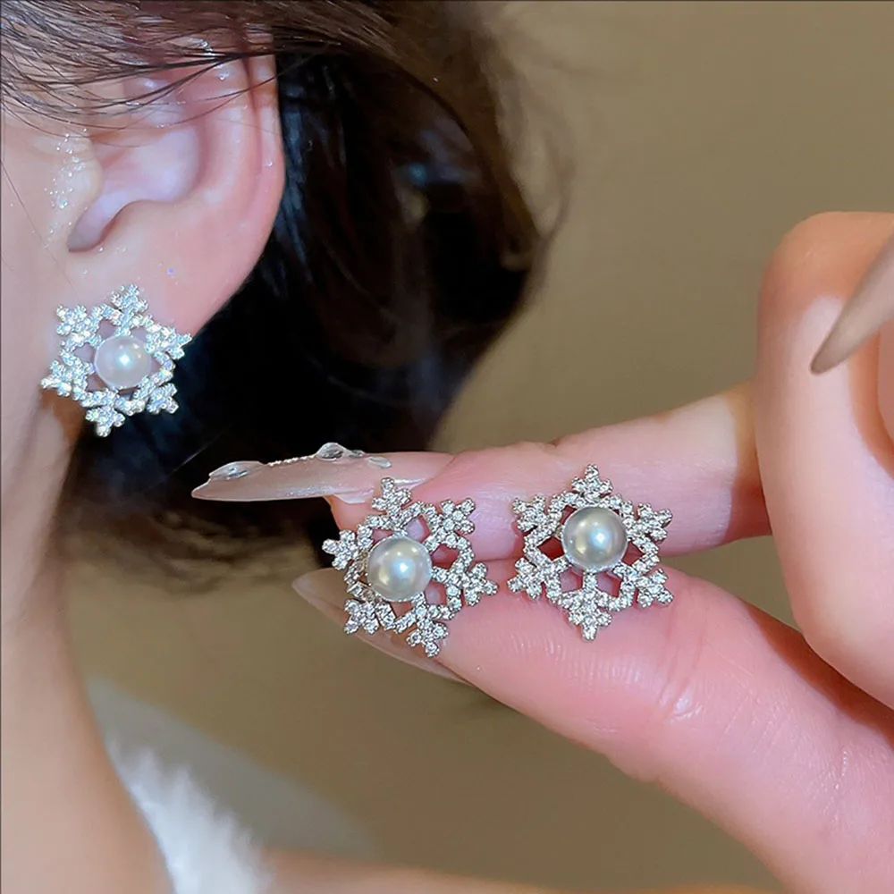

New Silvery-needle Zircon Hollowed-out Snowflake Pearl Earrings Elegant Niche High-end Copper Jewelry for Women