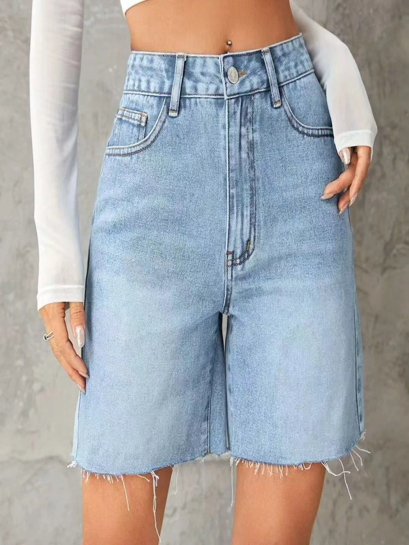 

Mens Trendy Stretch Blue Denim Shorts Y2K Fashion Drip Jeans For Man No accessories or belts included