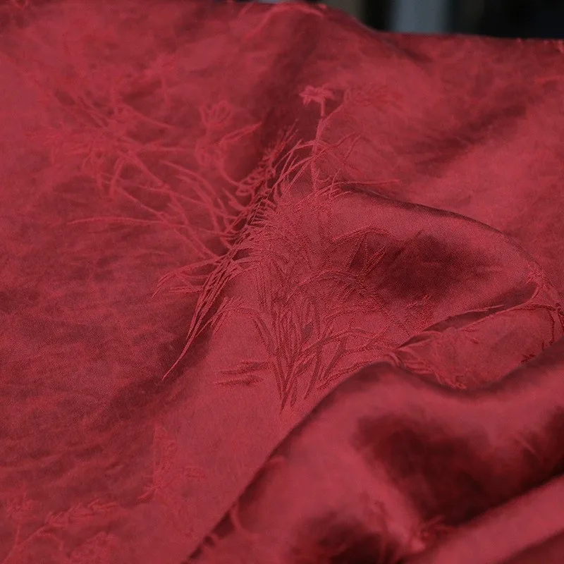 

The fabric of New Year's greeting dress bride's wedding is made bright red pure silk jacquard and fragrant gauze