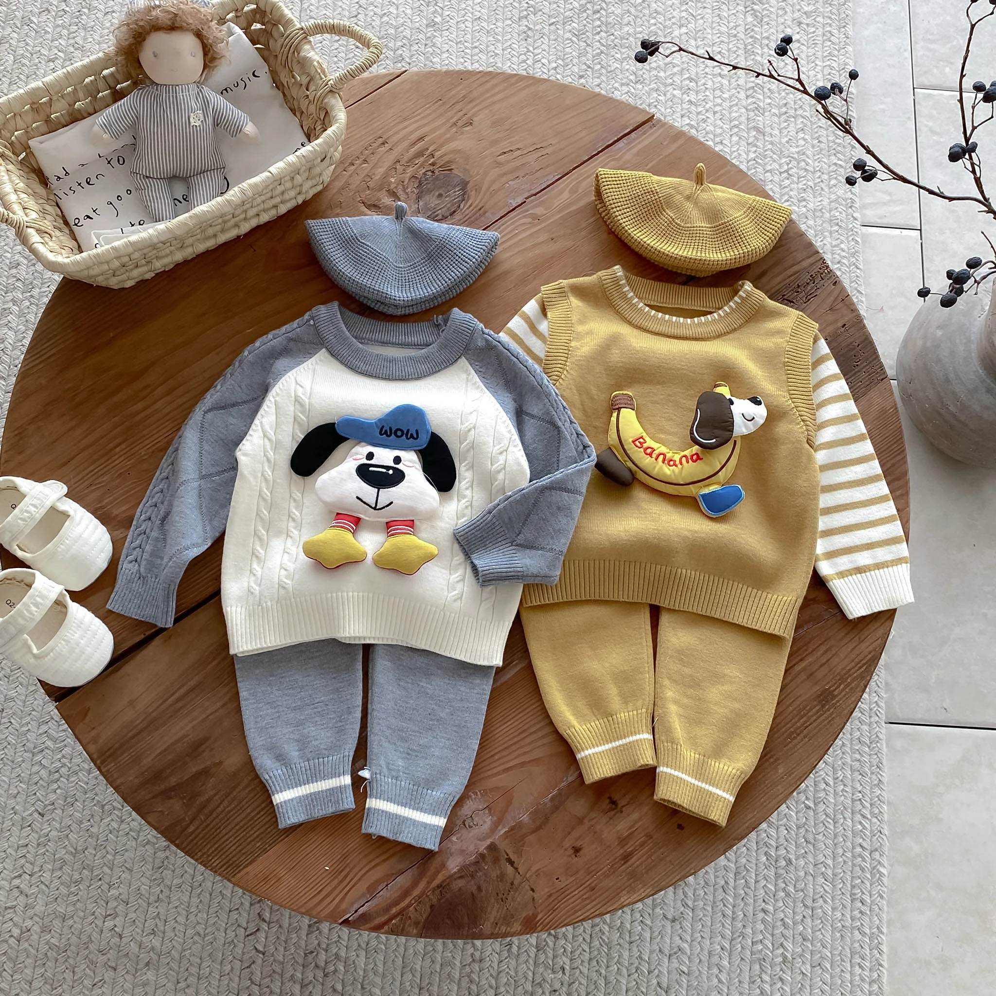 Stilvolles Baby-Outfit für Herbst und Winter – Strick-Oberteil mit langen Ärmeln und Hose mit Cartoon-Motiv für Jungen. – Detail 1