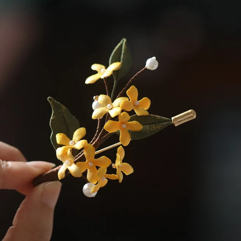 

Elegant Handmade Vintage Chinese Style Osmanthus Brooch for Women Cheongsam Hanfu Accessory Coat Suit Lapel Pin Unique Design