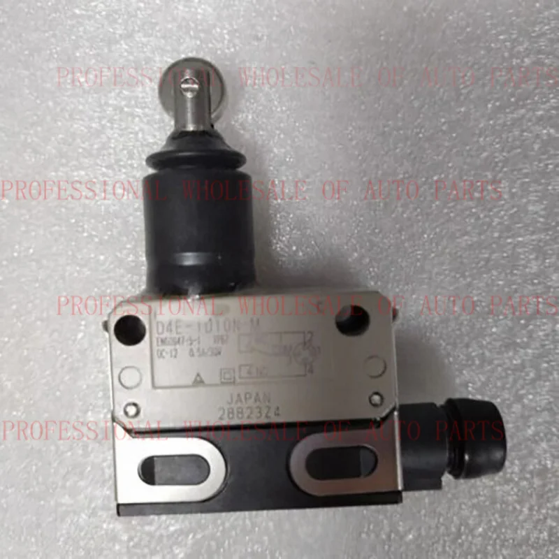 V+ 1PC New D4E-1D10N-M For Omron Small Sealed Stroke Limit Switch