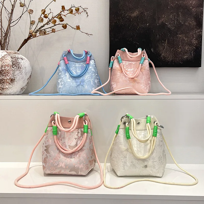 

New Chinese Style Bag Female 2025 New Trend Line Fashion Super Fire Hand Bag Casual Single Shoulder Crossbody Bag