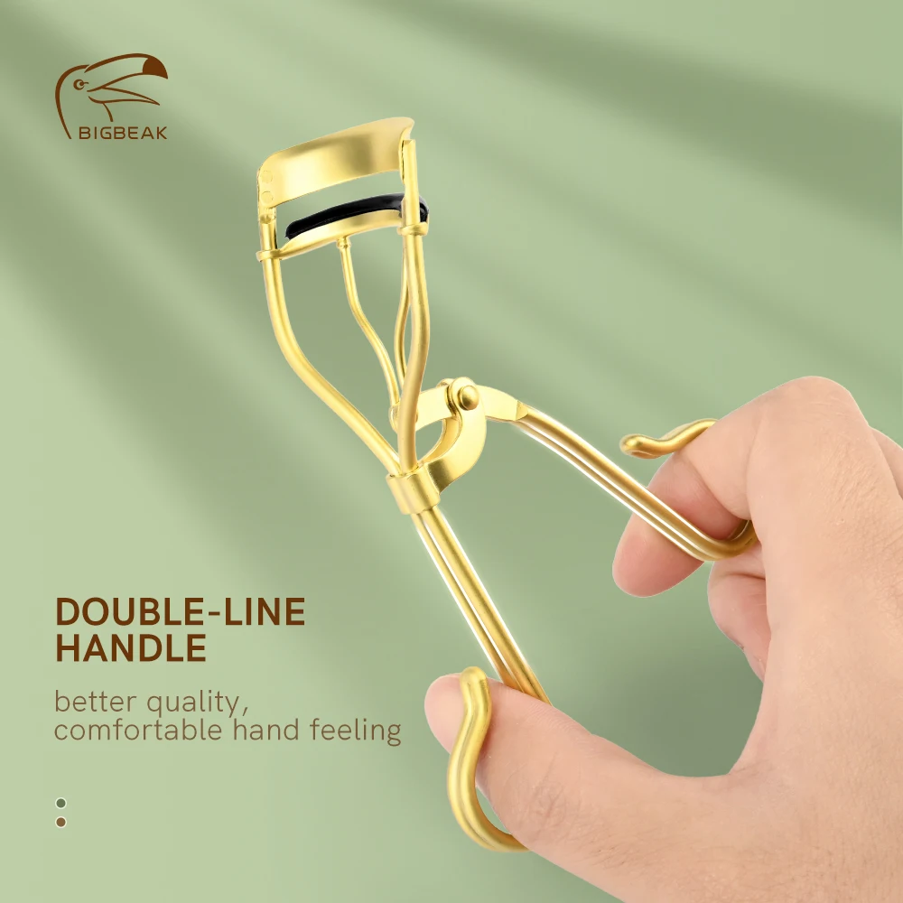 1Pc Stainless steel eyelash curler,suitable for any shape and size of eyes, Wide opening,Long-lasting curl of lashes effect Gold