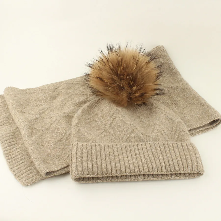 Рисунок 4 - Шапка и шарф, зимняя женская шерстяная