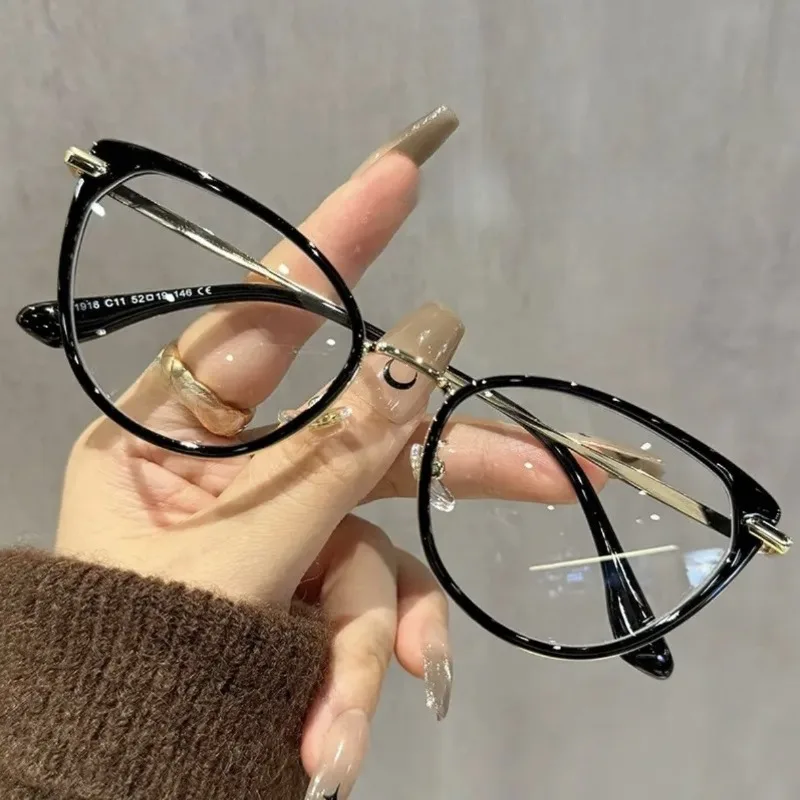 Ein Paar modische Cat-Eye-Brillen mit Blaulichtfilter und flachen Gläsern für Damen, Retro-Stil, einzigartige Dekoration, Weihnachtsgeschenk – Detail 3