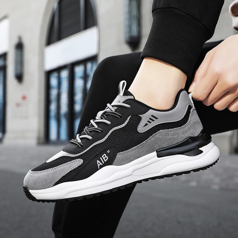 

Новые универсальные мужские повседневные кроссовки, летние дышащие туфли на платформе, увеличивающие рост, удобные нескользящие туфли для папы на мягкой подошве