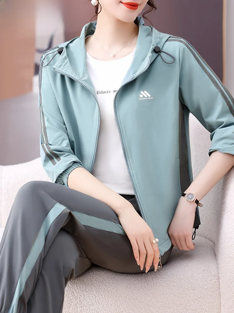 

Sli Spring Outfit 2025 New Sportswear Set for Middle-Aged Women Casual Hooded Windbreaker Two-Piece Set Polyester Fiber