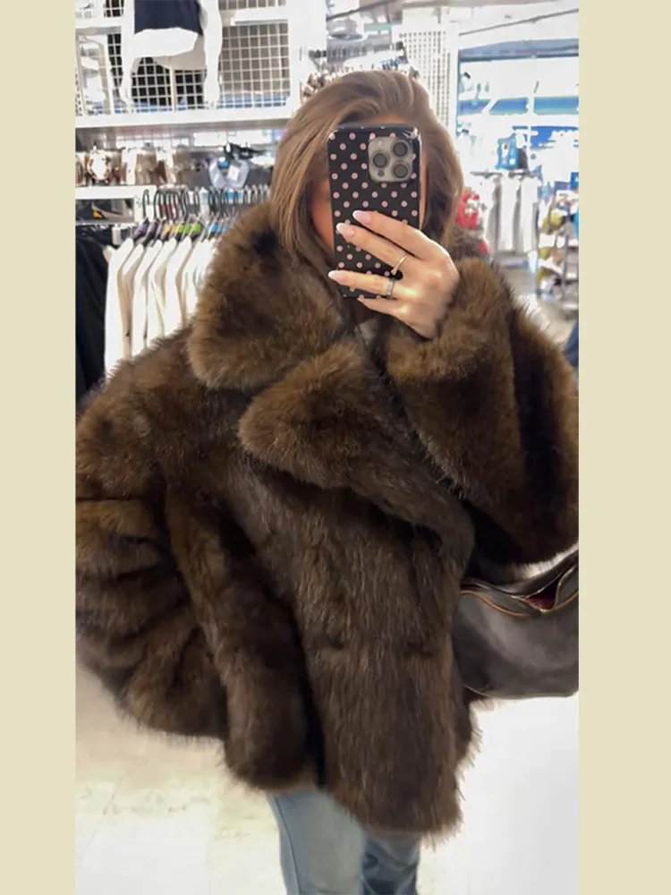 معاطف نسائية عصرية من الفرو الصناعي لشتاء 2025 سترات نسائية جديدة بأكمام طويلة سترات دافئة سميكة ملابس خارجية للسيدات غير رسمية شارع العليا