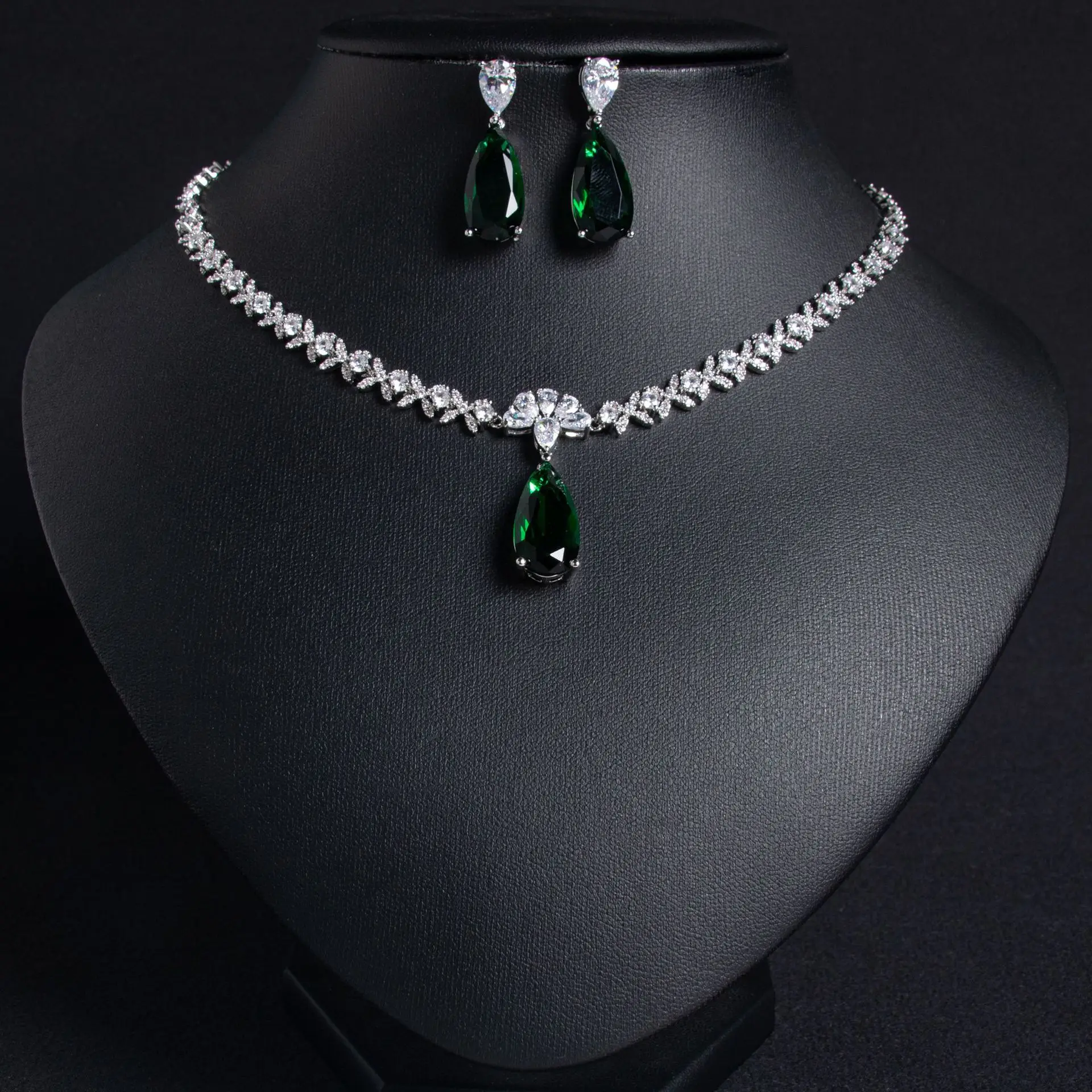 Light Luxury Teardrop Claw‑Chain Necklace & Earrings 2‑Pcs Jewelry Set, Inlaid Cubic Zirconia Clavicle Choker, Bridal Wedding Ev
