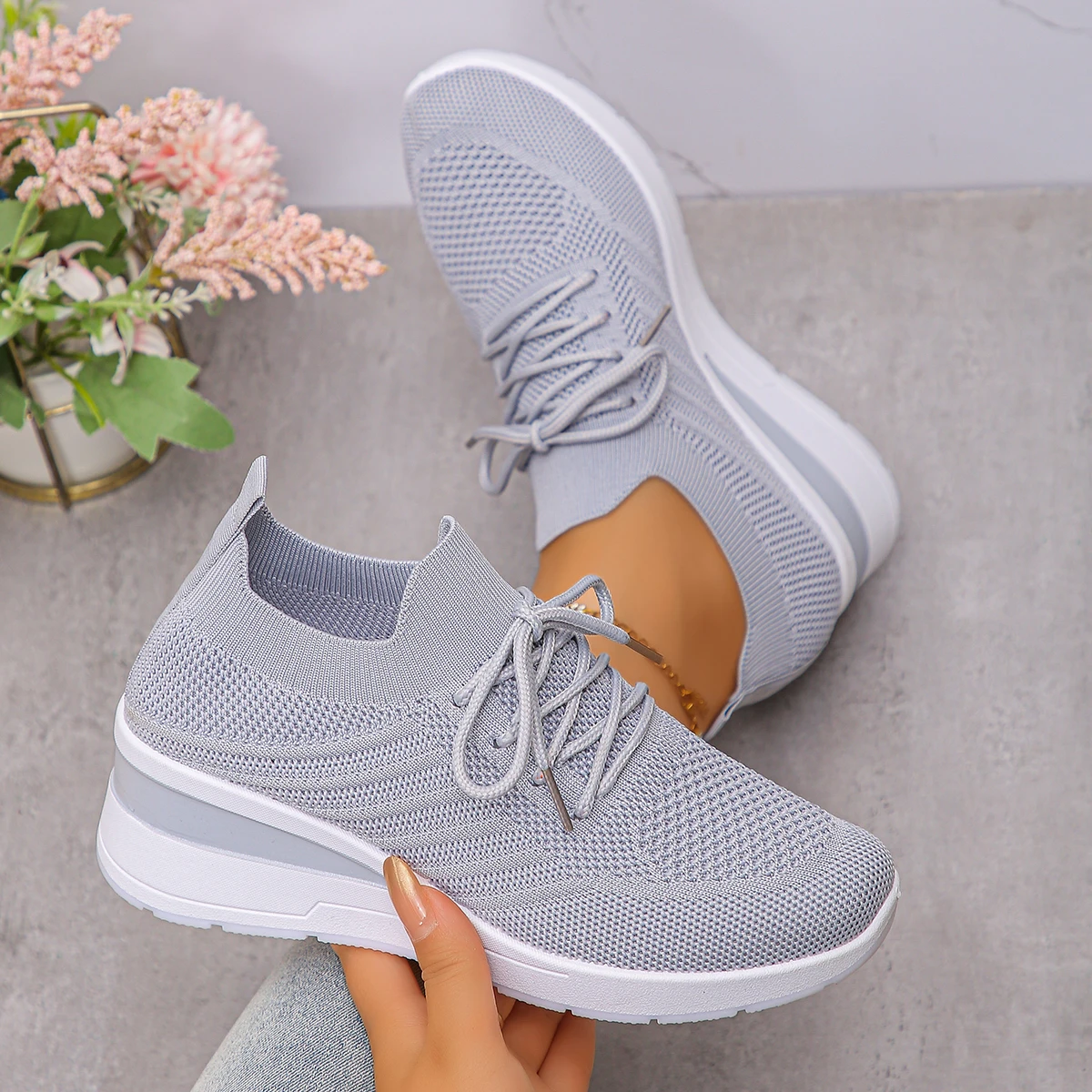 春/秋の女性のレースアップウェッジスニーカーファッションメッ - Knit Fabric Lace Up Sneakers のレビューと価格