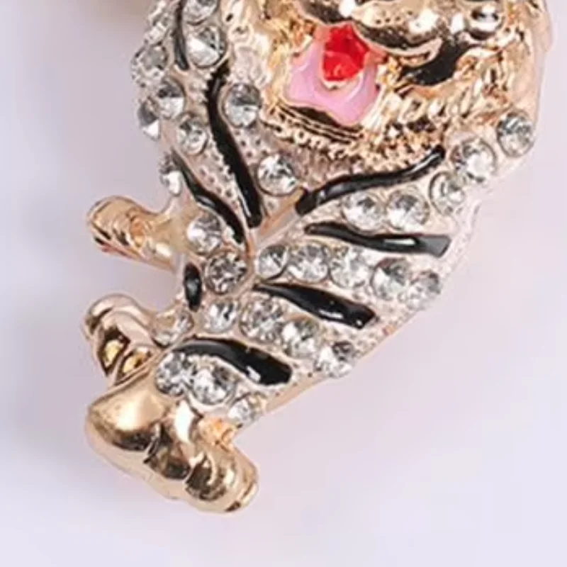

Anti-lost Keychain Pendant Sparkling Tiger Shape Heavy-duty Charm Key Chain Strong Lobster Clasp Multi-Functional Key Holder