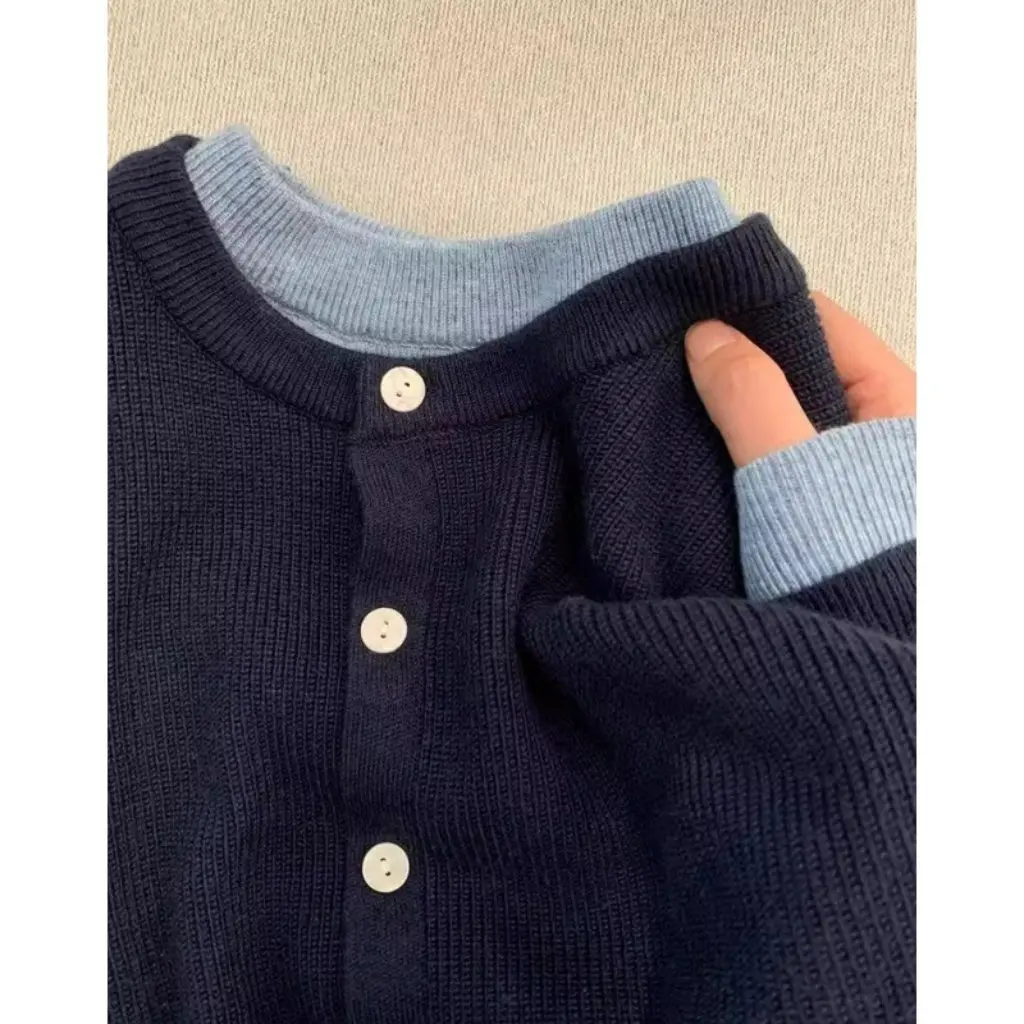 Marineblauw high-end gebreide jas voor dames, losse pasvorm, veelzijdige nep-tweedelige stijl voor de herfst en winter