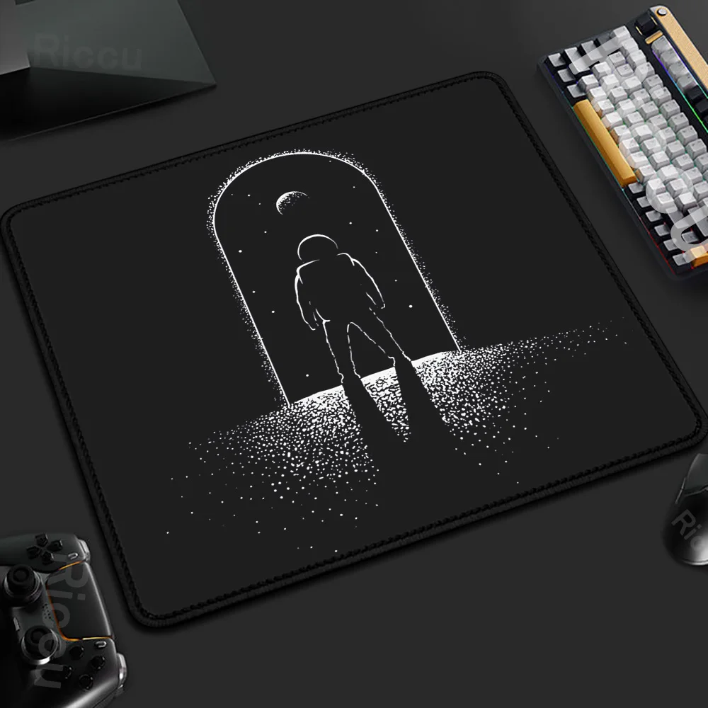 

Small Size Astronaut Printing Black Pattern Keyboard Mat 40x45cm Rubber Mousepad Pc Gaming Accessories XS Office Carpet Mausepad